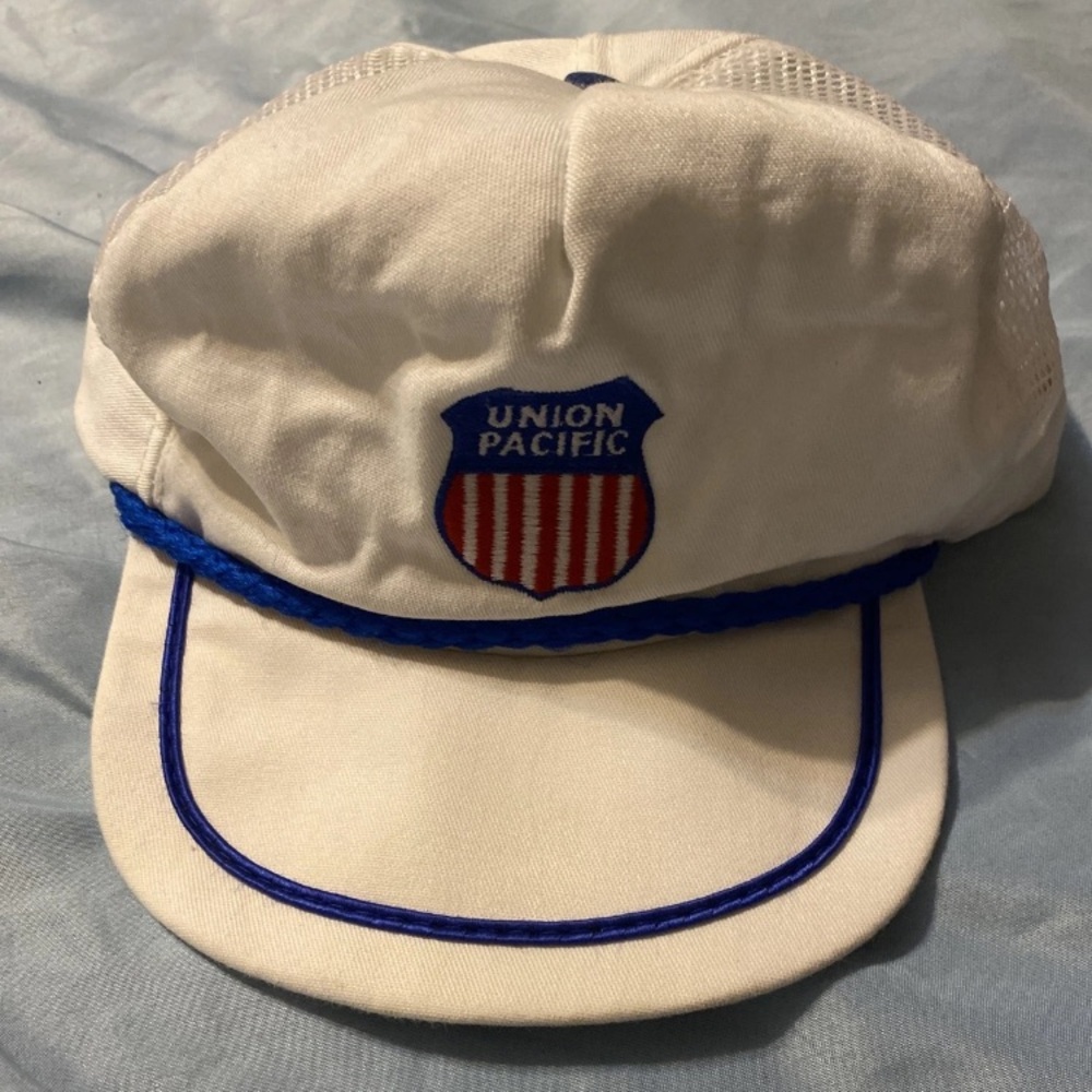 UNION PACIFIC - Vtg 80s-90s White SnapBack Mesh Railroad Trucker Hat Cap